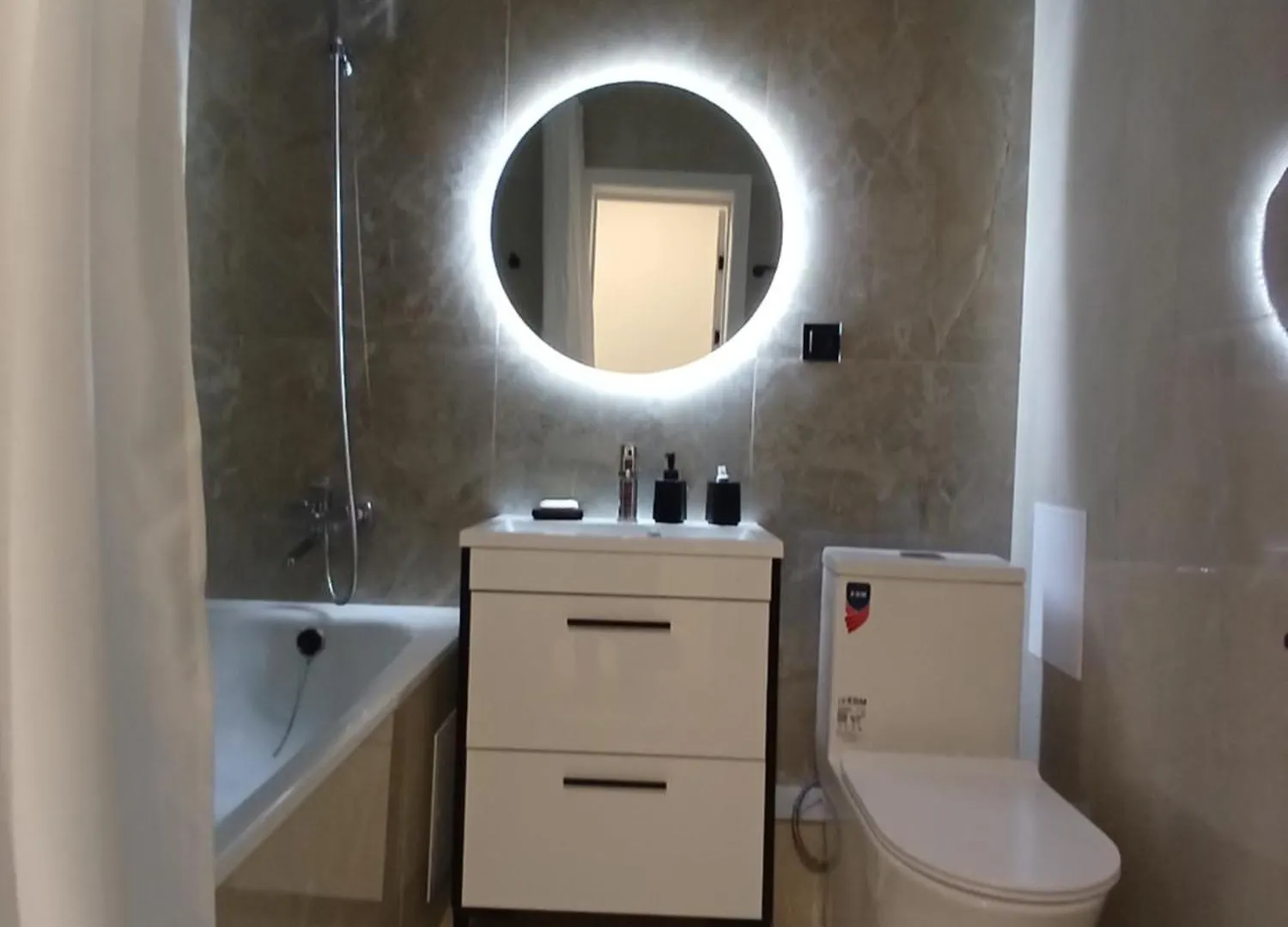 Apartment 1-Комнатная Квартира Рядом С Тц Абу-Даби Плаза Жк 